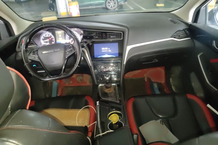 Used Venucia D60 2019 100 000 Glory 1.6L XL Manual Chenku Edition China VI Center Console