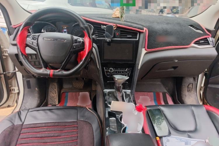 Used Venucia D60 2019 100 000 Honor 1.6L XL CVT Chenku Edition China VI Standard Center Console