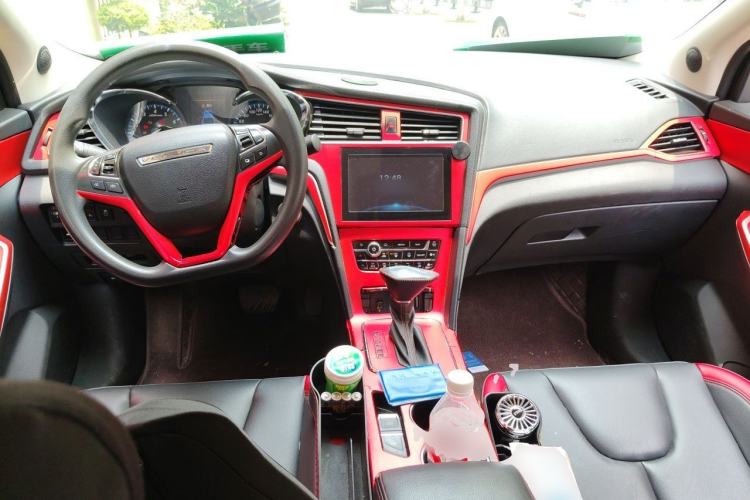 Used Venucia D60 2019 1.6L XL CVT Smart Connect Elite Edition Center Console
