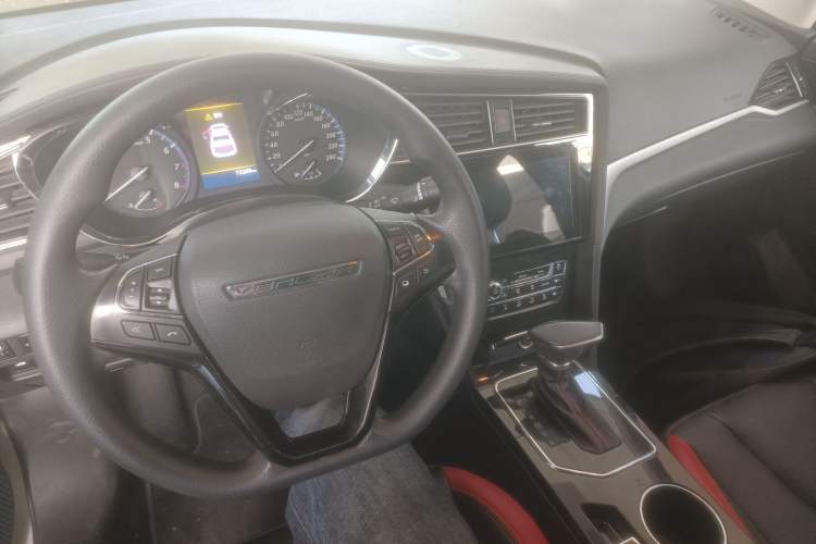 Used Venucia D60 2019 100 000 Honor 1.6L XL CVT Chenku Edition China VI Standard Center Console