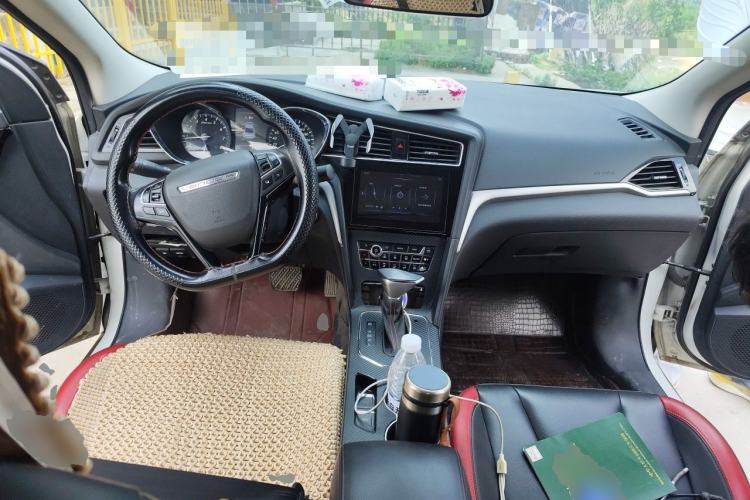 Used Venucia D60 2019 100 000 Honor 1.6L XL CVT Chenku Edition China VI Standard Center Console
