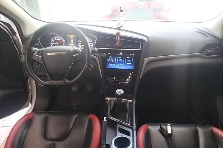 Used Venucia D60 2019 1.6L XL Manual SmartConnect Elite Edition Center Console