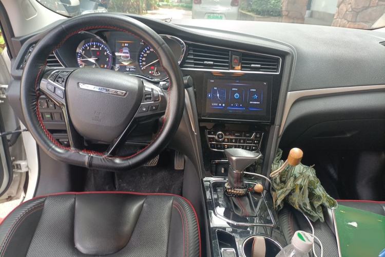 Used Venucia D60 2019 1.6L XV CVT Smart Connect Luxury Edition Center Console
