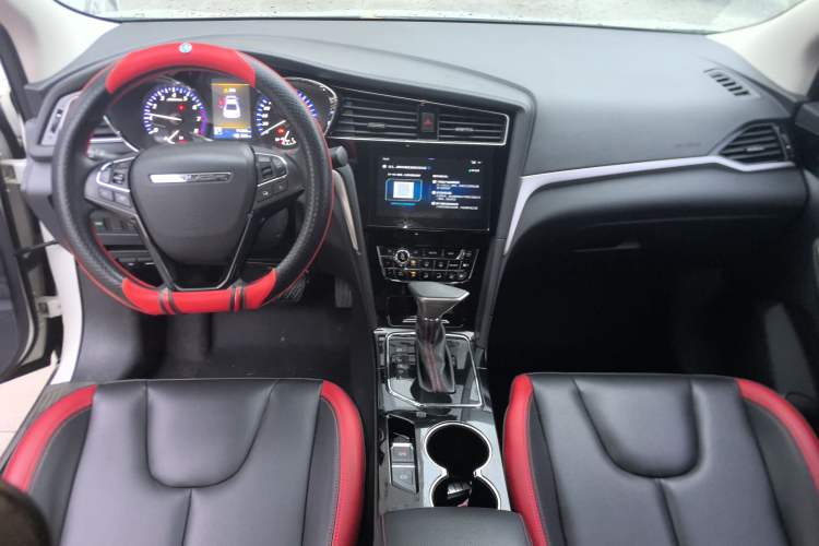 Used Venucia D60 2019 1.6L XL CVT Smart Connect Elite Edition Center Console
