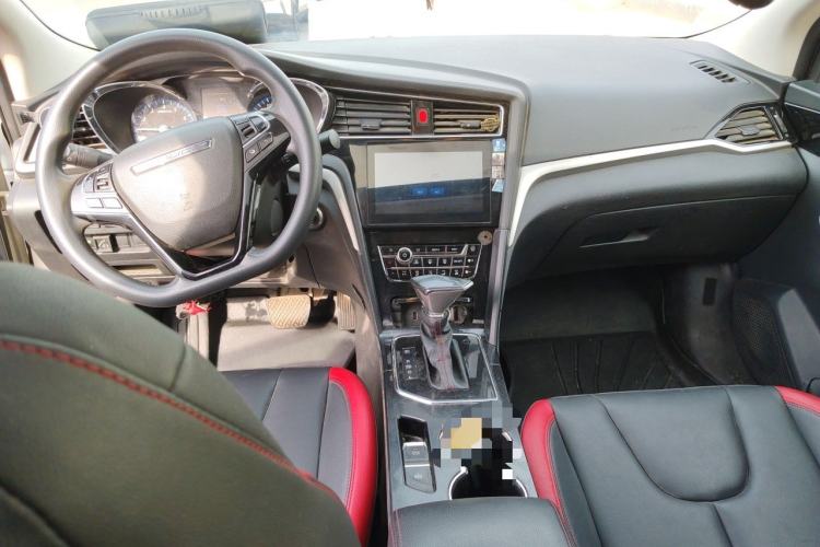 Used Venucia D60 2019 1.6L XL CVT Smart Connect Elite Edition Center Console
