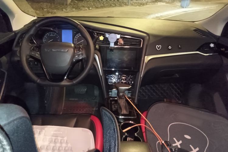 Used Venucia D60 2019 100 000 Honor 1.6L XL CVT Chenku Edition China VI Standard Center Console