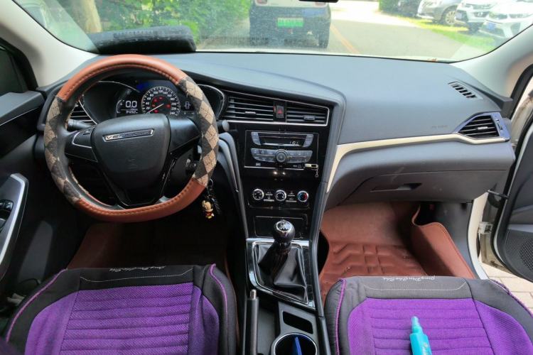Used Venucia D60 2019 100 000 Glory 1.6L Entry Manual ChenShang Edition China VI Center Console