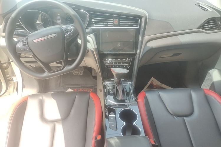 Used Venucia D60 2019 100 000 Honor 1.6L XL CVT Chenku Edition China VI Standard Center Console