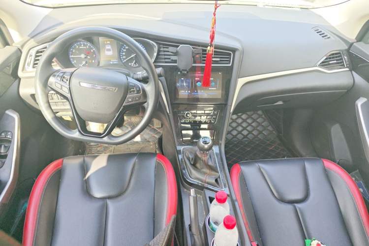 Used Venucia D60 2019 100 000 Glory 1.6L XL Manual Chenku Edition China VI Center Console