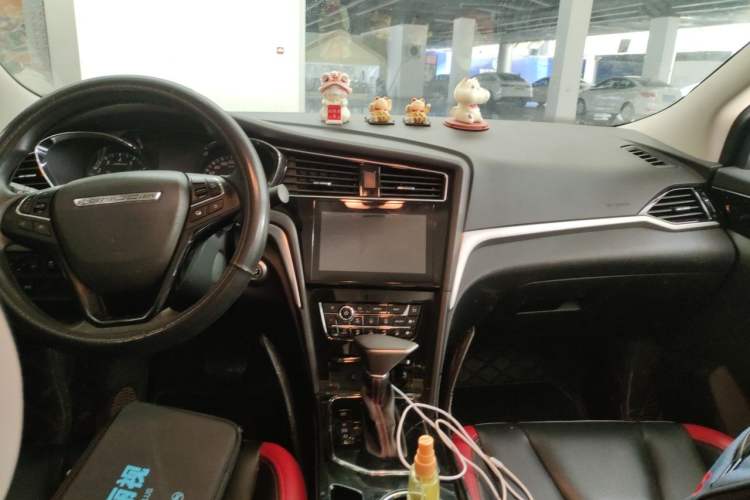 Used Venucia D60 2019 1.6L XL CVT Smart Connect Elite Edition Center Console