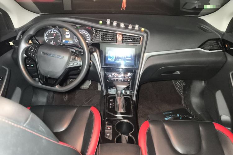 Used Venucia D60 2019 1.6L XL CVT Smart Connect Elite Edition Center Console