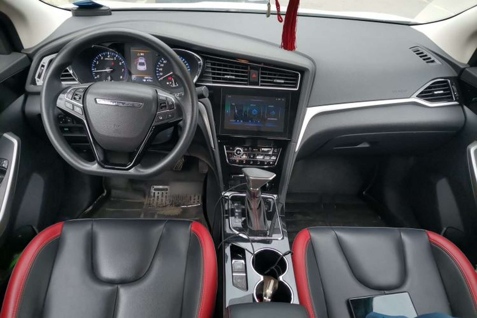 Used Venucia D60 2019 1.6L XL CVT Smart Connect Elite Edition Center Console