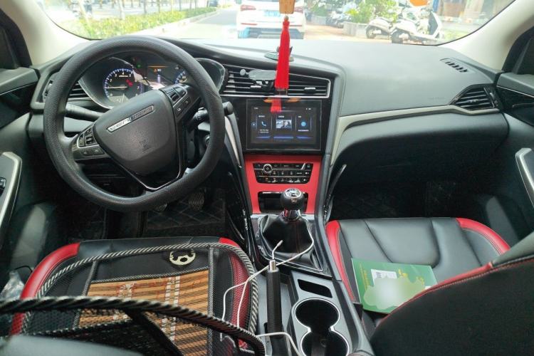 Used Venucia D60 2019 1.6L XL Manual SmartConnect Elite Edition Center Console