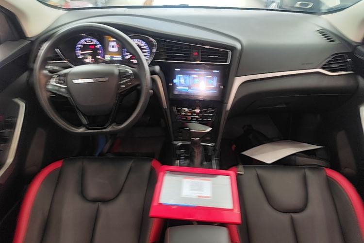 Used Venucia D60 2019 1.6L XL CVT Smart Connect Elite Edition Center Console