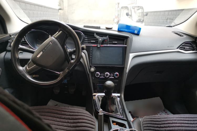 Used Venucia D60 2019 1.6L Entry Manual Fashion Edition Center Console