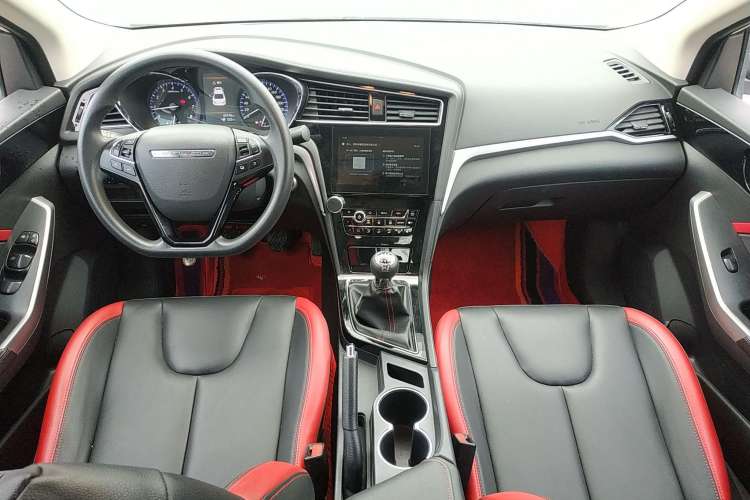 Used Venucia D60 2019 100 000 Glory 1.6L XL Manual Chenku Edition China VI Center Console