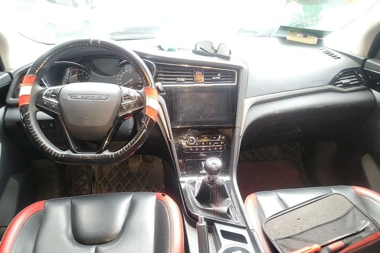 Used Venucia D60 2019 100 000 Glory 1.6L XL Manual Chenku Edition China VI Center Console
