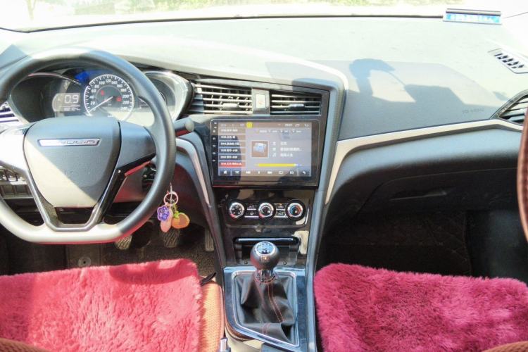 Used Venucia D60 2019 1.6L Entry Manual Fashion Edition Center Console