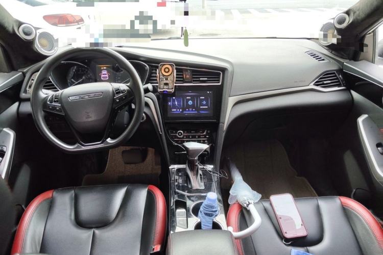 Used Venucia D60 2019 1.6L XL CVT Smart Connect Elite Edition Center Console