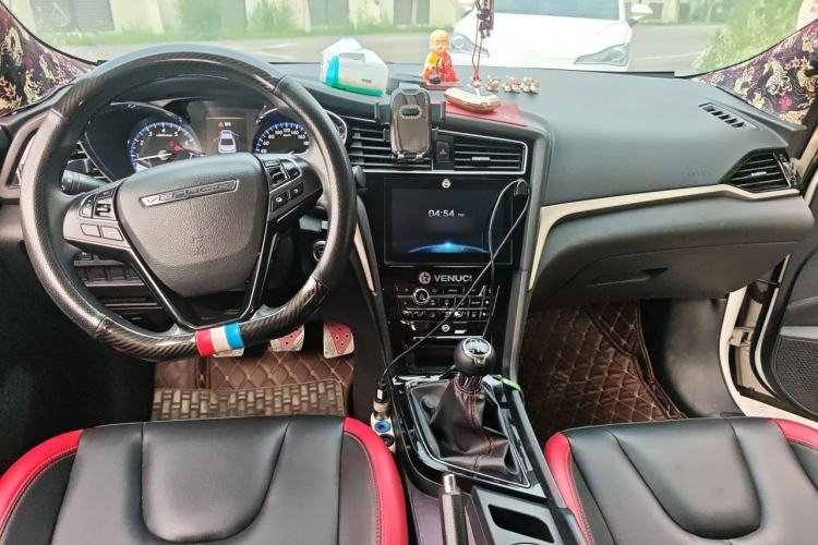 Used Venucia D60 2019 100 000 Glory 1.6L XL Manual Chenku Edition China VI Center Console
