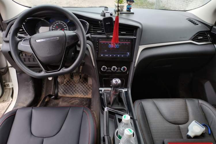 Used Venucia D60 2019 100 000 Glory 1.6L Entry Manual ChenShang Edition China VI Center Console