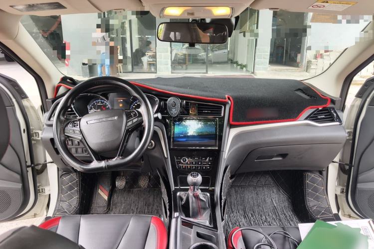 Used Venucia D60 2019 1.6L XL Manual SmartConnect Elite Edition Center Console