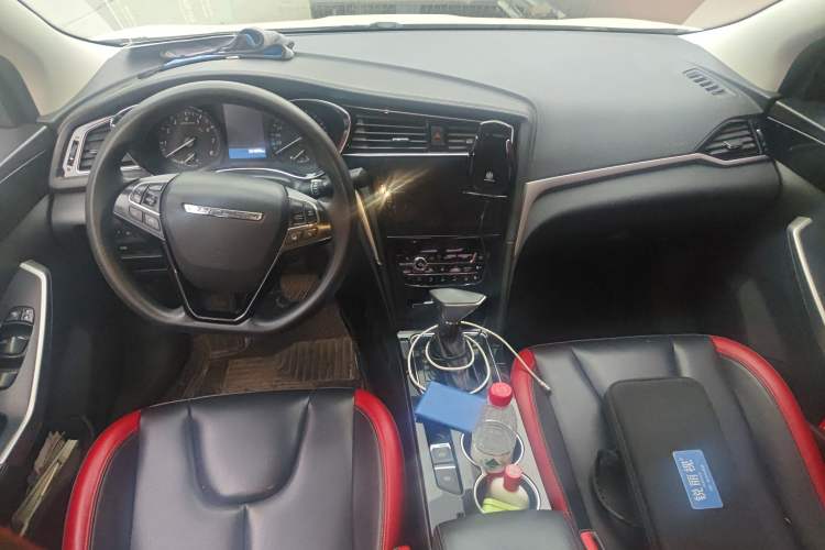 Used Venucia D60 2019 1.6L XL CVT Smart Connect Elite Edition Center Console