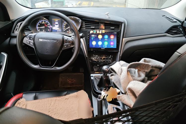 Used Venucia D60 2019 1.6L XL Manual SmartConnect Elite Edition Center Console