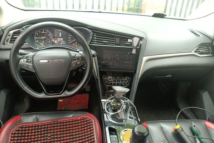 Used Venucia D60 2019 1.6L XL CVT Smart Connect Elite Edition Center Console