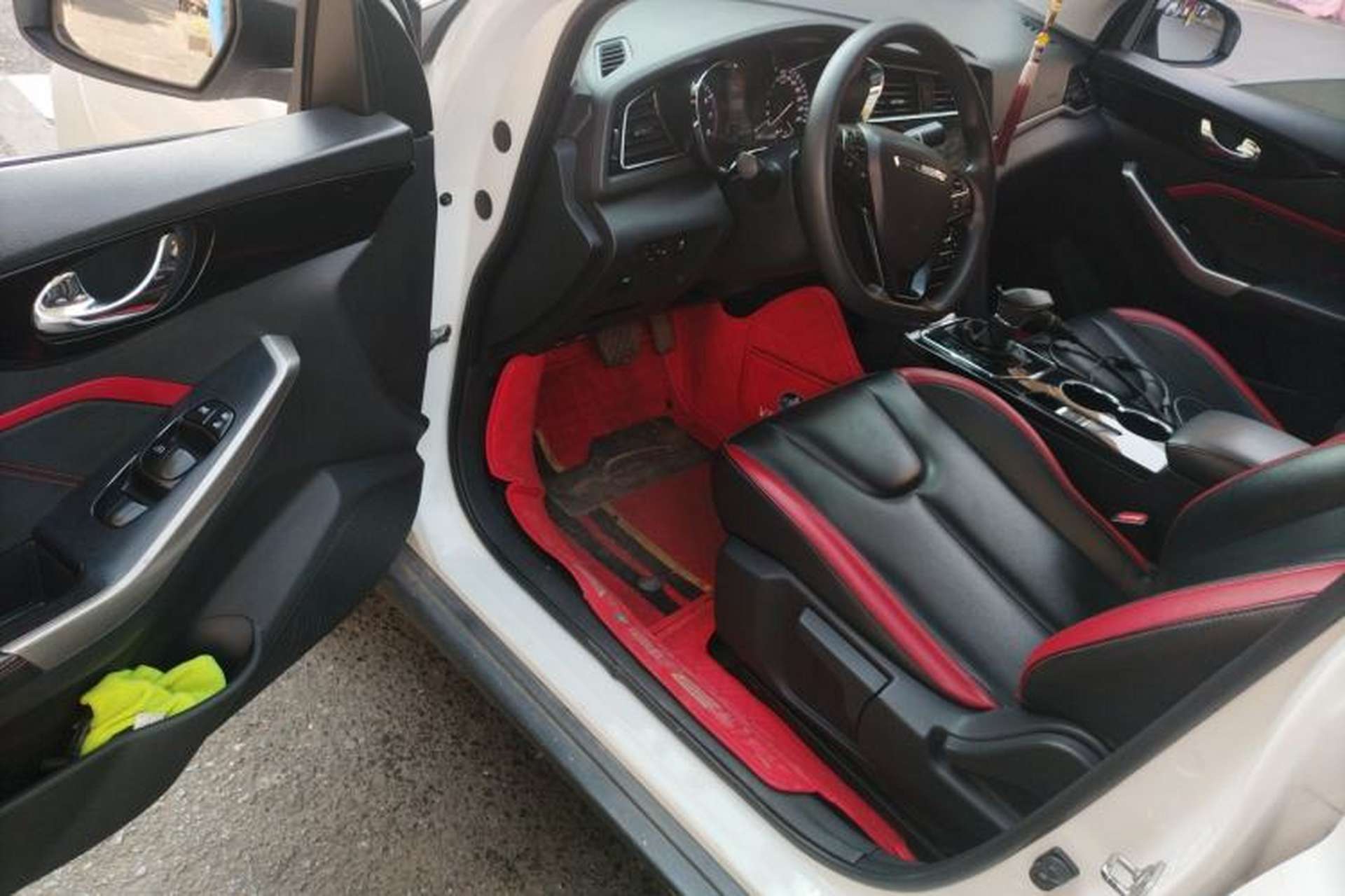 Used Venucia D60 2019 1.6L XL CVT SmartConnect Elite Edition (ISS) Driver Seat