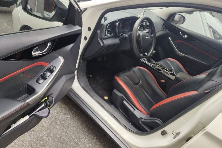 Used Venucia D60 2019 100 000 Honor 1.6L XL CVT Chenku Edition China VI Standard Driver Seat