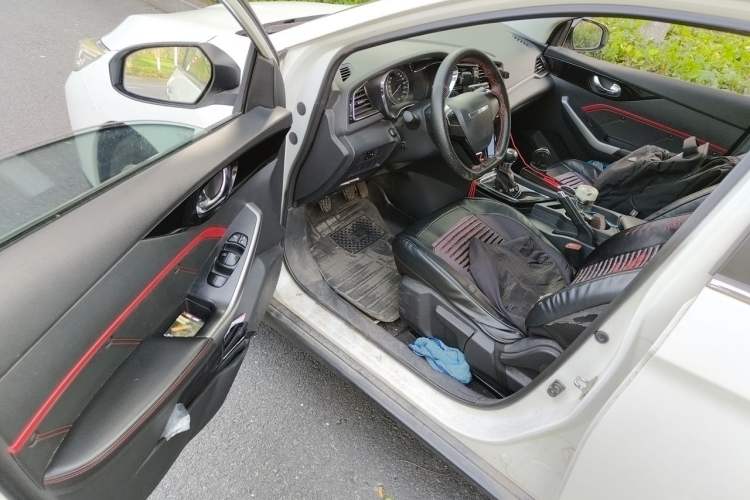 Used Venucia D60 2019 100 000 Glory 1.6L Entry Manual ChenShang Edition China VI Driver Seat