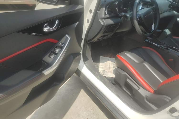 Used Venucia D60 2019 100 000 Honor 1.6L XL CVT Chenku Edition China VI Standard Driver Seat