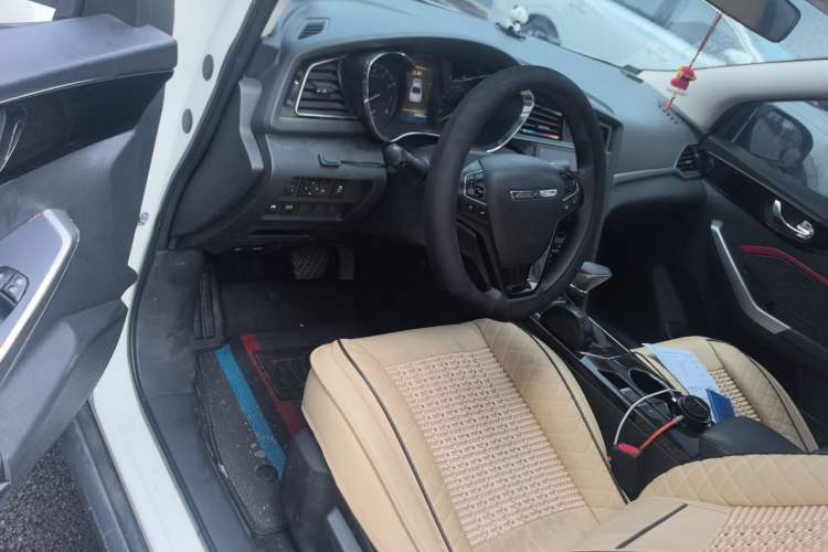 Used Venucia D60 2019 100 000 Honor 1.6L XL CVT Chenku Edition China VI Standard Driver Seat