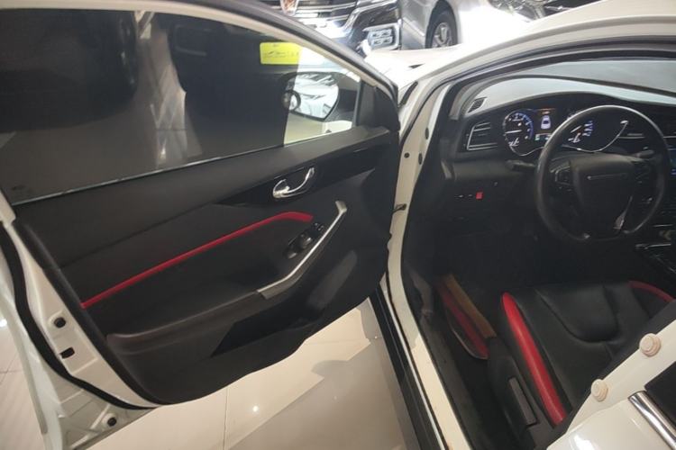 Used Venucia D60 2019 100 000 Honor 1.6L XL CVT Chenku Edition China V Standard Driver Seat