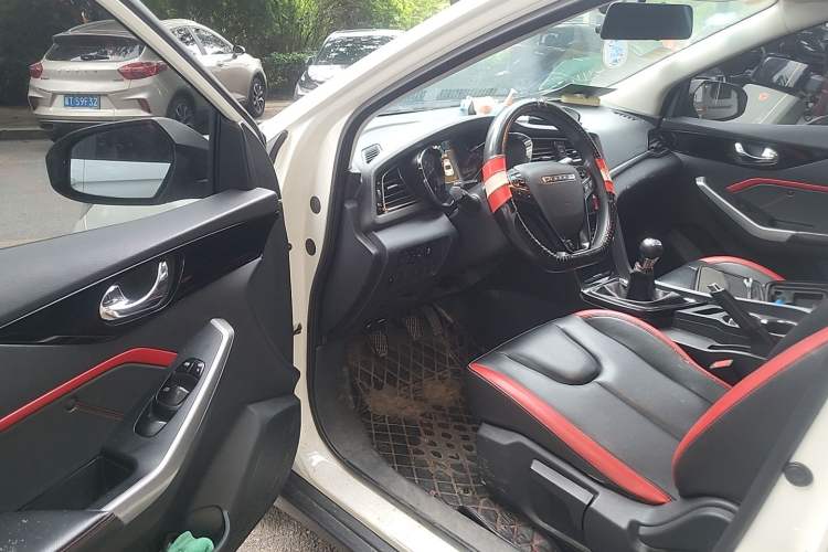 Used Venucia D60 2019 100 000 Glory 1.6L XL Manual Chenku Edition China VI Driver Seat