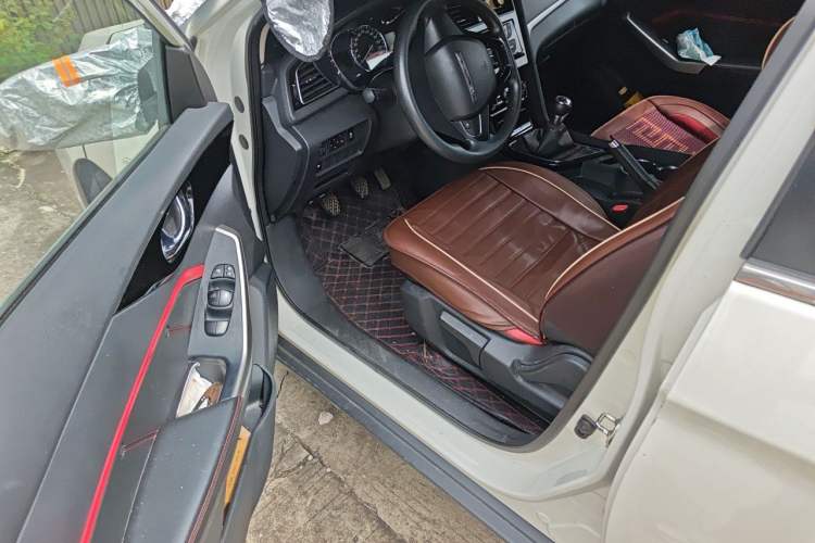 Used Venucia D60 2019 100 000-Yuan Glory 1.6L XE Manual – Chenxiang Edition China VI Driver Seat