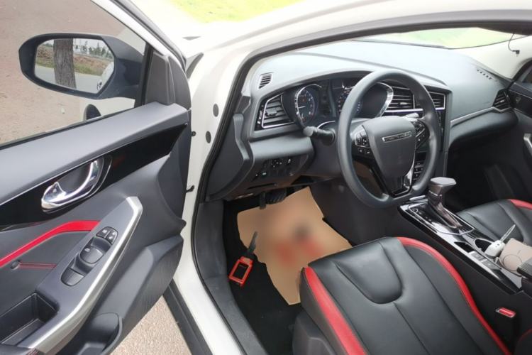 Used Venucia D60 2019 100 000 Honor 1.6L XL CVT Chenku Edition China VI Standard Driver Seat