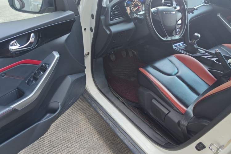 Used Venucia D60 2019 100 000 Glory 1.6L Entry Manual ChenShang Edition China VI Driver Seat