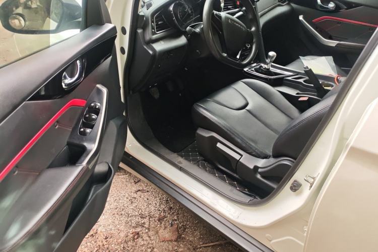 Used Venucia D60 2019 100 000-Yuan Glory 1.6L Entry Manual ChenShang Edition China V Standard Driver Seat