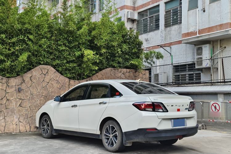 Used Venucia D60 2019 100 000 Honor 1.6L XL CVT Chenku Edition China VI Standard Exterior 3