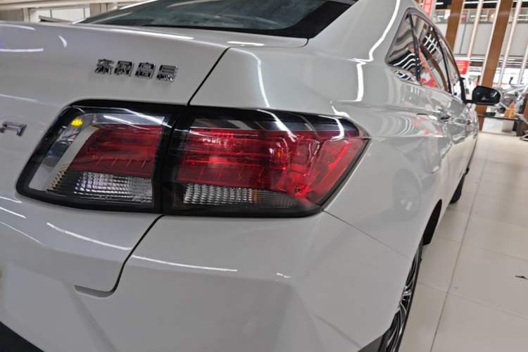 Used Venucia D60 2019 100 000 Glory 1.6L Entry Manual ChenShang Edition China VI Exterior 3