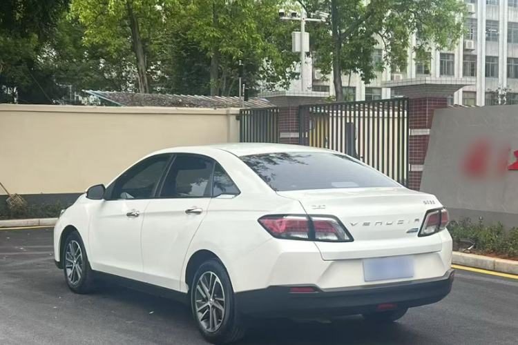 Used Venucia D60 2019 100 000-Yuan Glory 1.6L XV CVT Chenyue Edition China VI Standard Exterior 4