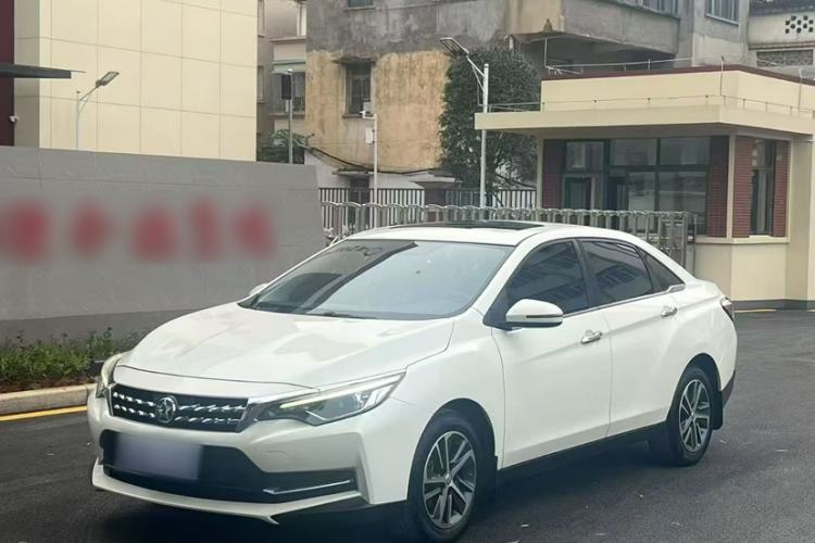 Used Venucia D60 2019 100 000-Yuan Glory 1.6L XV CVT Chenyue Edition China VI Standard Exterior 6