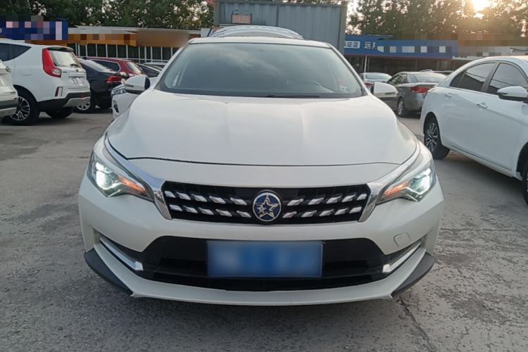 Used Venucia D60 2019 100 000 Glory 1.6L XL Manual Chenku Edition China VI Front
