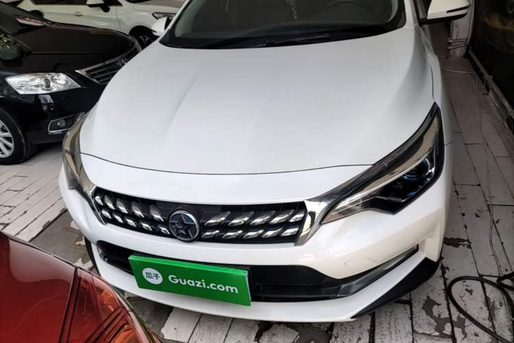 Used Venucia D60 2019 1.6L XL Manual SmartConnect Elite Edition Front