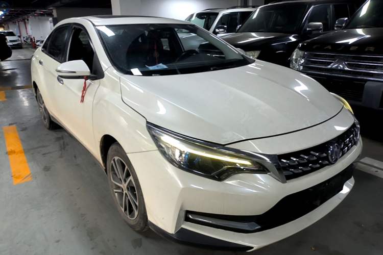 Used Venucia D60 2019 100 000 Glory 1.6L XL Manual Chenku Edition China VI Front Right 45 Deg