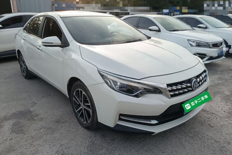 Used Venucia D60 2019 100 000 Glory 1.6L XL Manual Chenku Edition China VI Front Right 45 Deg