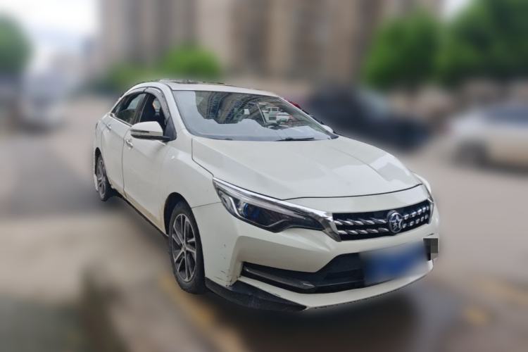 Used Venucia D60 2019 100 000 Honor 1.6L XL CVT Chenku Edition China VI Standard Front Right 45 Deg