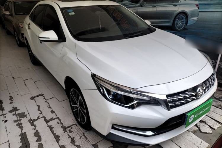 Used Venucia D60 2019 1.6L XL Manual SmartConnect Elite Edition Front Right 45 Deg